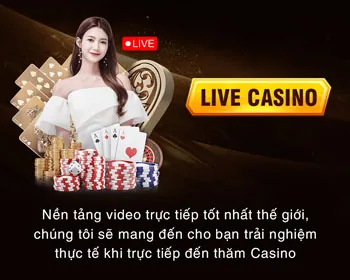 Người chơi Baccarat tập trung suy nghĩ chiến lược